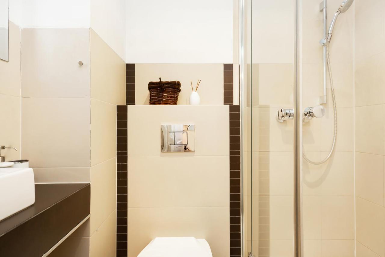 Stars Apartaments City Center By Noclegi Renters Varsó Kültér fotó