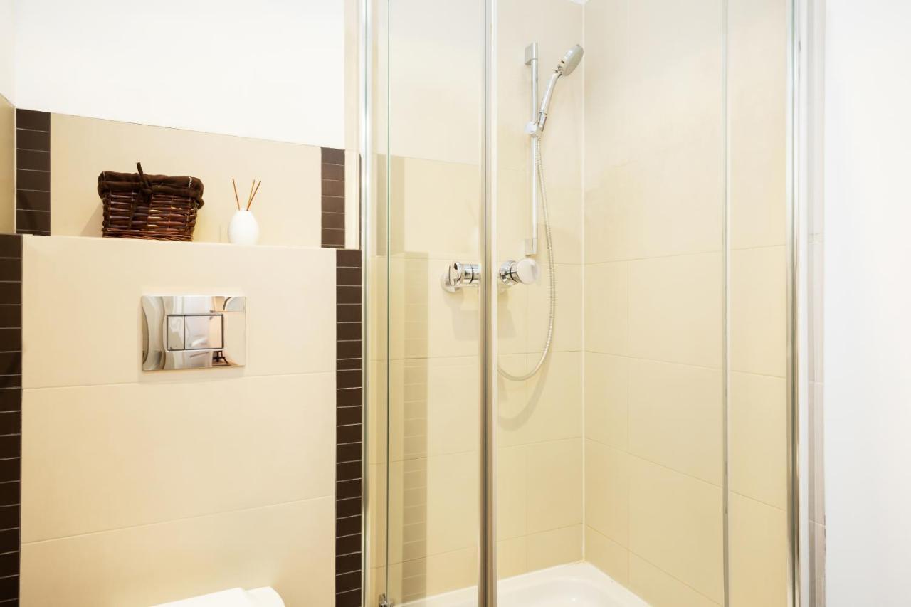 Stars Apartaments City Center By Noclegi Renters Varsó Kültér fotó